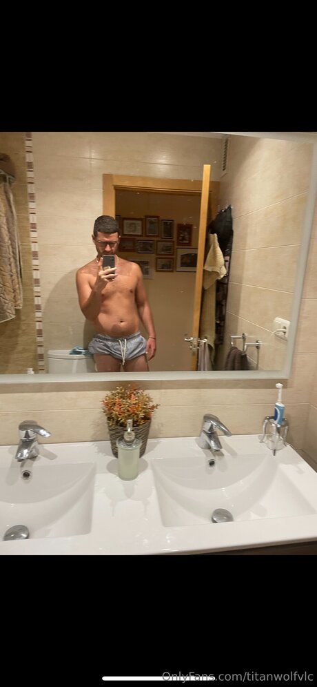 Titanwolfanss model hd photos