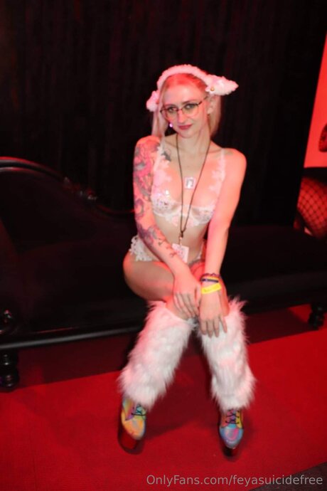 Feyasuicidefree pornstar hot photo