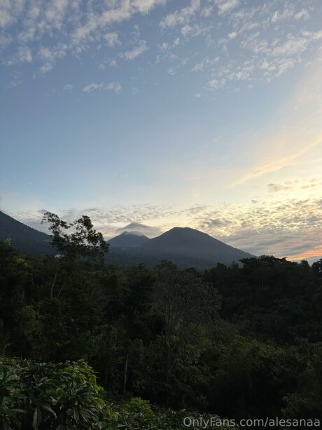 Alesanaa pretty star pics