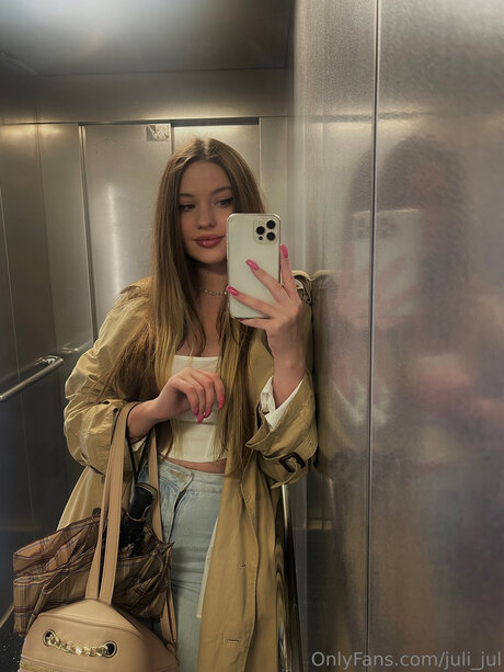 Juli Jul star high quality photos