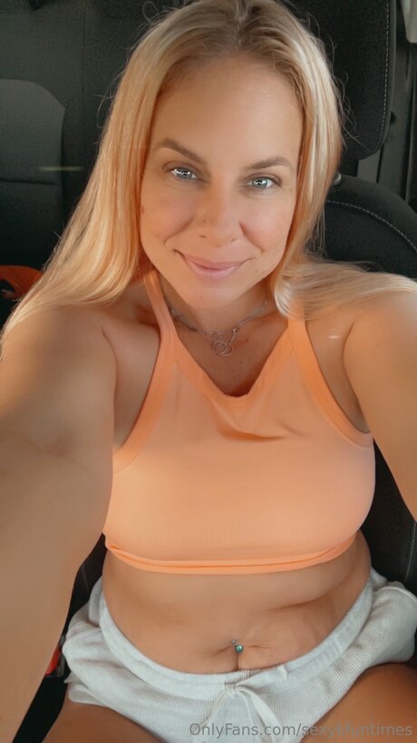 Sexykfuntimes star naked picture