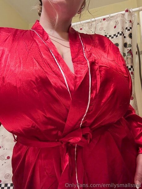 Emilysmallssss pornstar nude picture