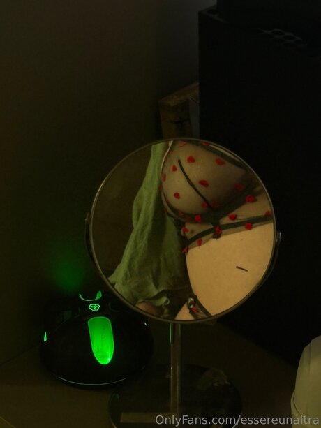 Essereunaltra model xxx photo