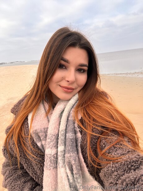 L Darkside erotic actress photos