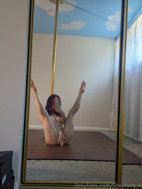 Flexyfairy K pornstar naked photo