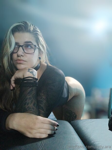 Ladyaraa model nice pic