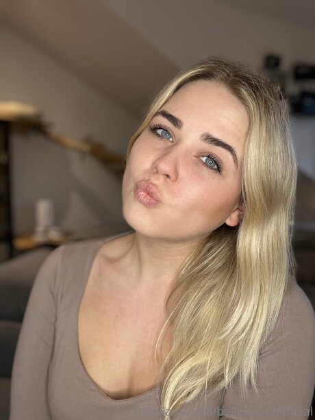 Bellablondofficial high quality actress image