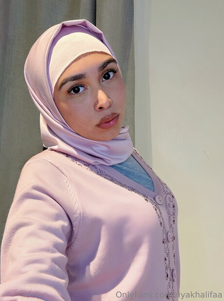 Riyakhalifaa free model photos