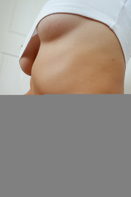 Arabellabr00ke model nude pics