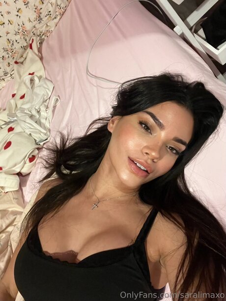 Saralimaxo model beautiful pics