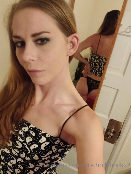 Bre Hollyhock22 sexy model gallery