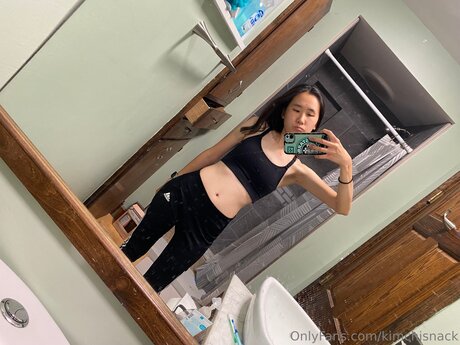 Kimchisnack model adult pics