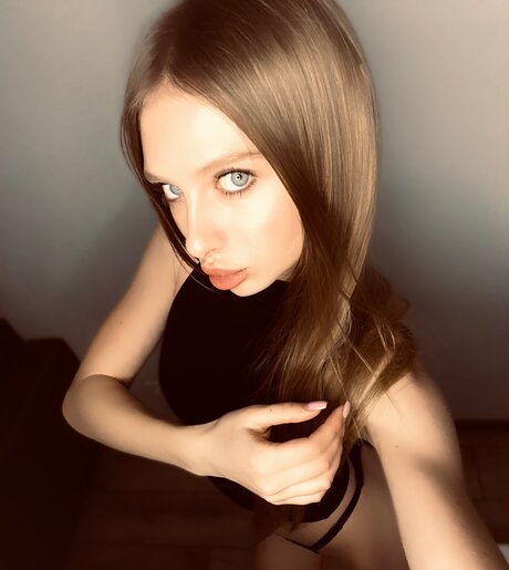 Brightanna18 star nude picture