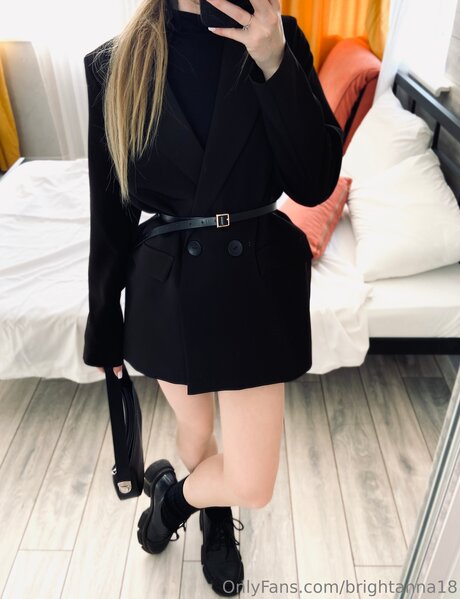 Brightanna18 hot actress pics