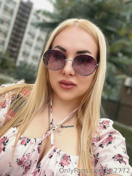 Lili2772 beautiful pornstar photo