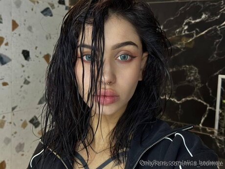 Alice Badway model photos