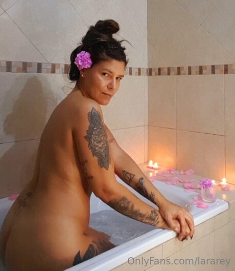 Lalaseyerfree model img