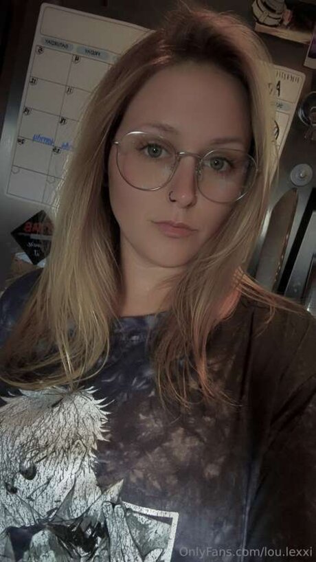 Lou Lexxi art model photos