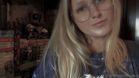 Lou Lexxi adult model gallery