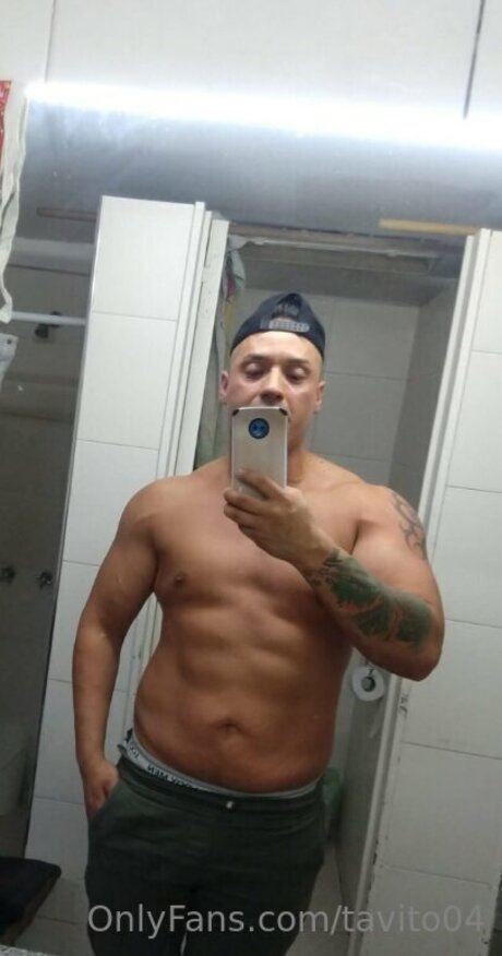 Tavito04 sexy model photo