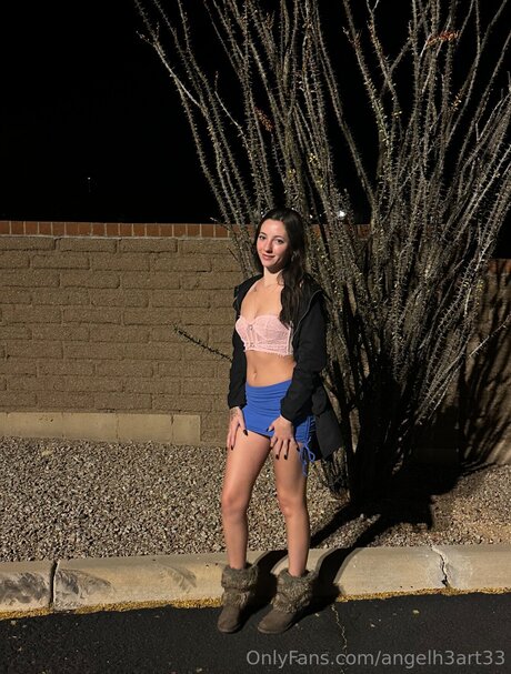 Angelh3art33 hot actress image