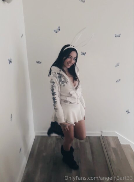 Angelh3art33 model hd gallery
