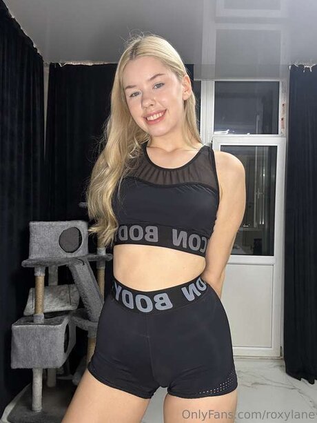 Roxylane adult model pictures