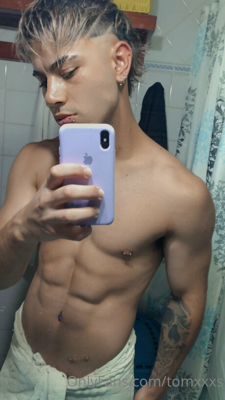 Tomxxxs pornstar nude pics