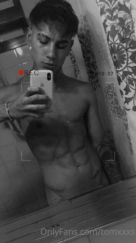 Tomxxxs hot model photo