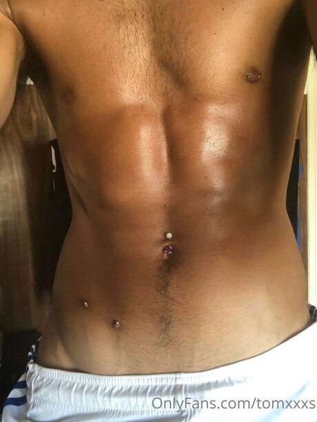 Tomxxxs model beautiful img