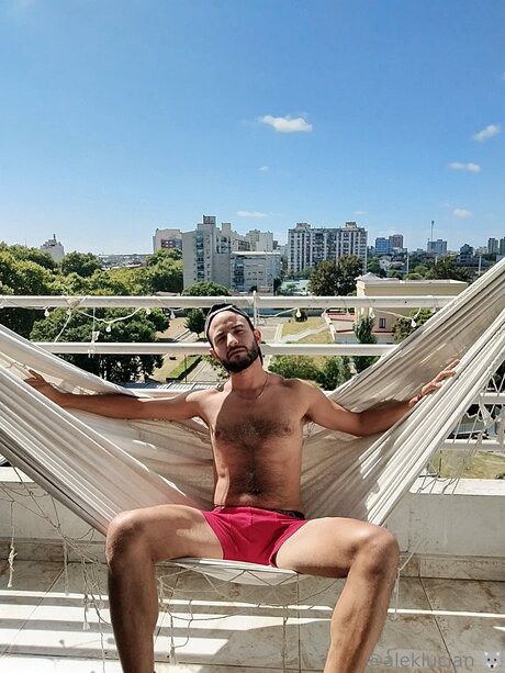 Aleklucian model adult img