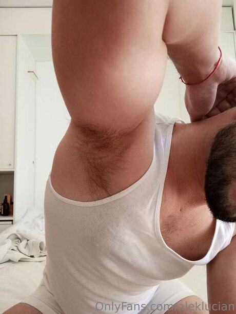 Aleklucian top star image