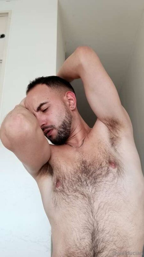 Aleklucian model naked photos