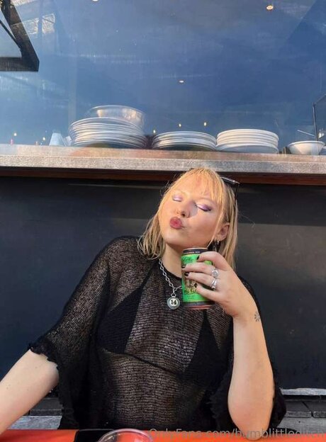 Bumblittleditch top model pic