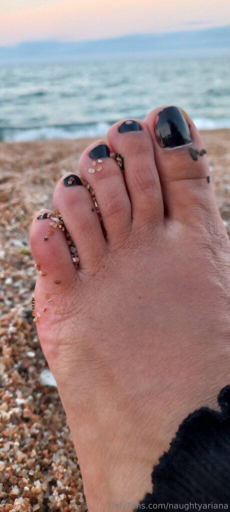 Naughtyariana hot model image