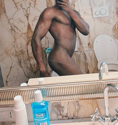 Refane hot actress images