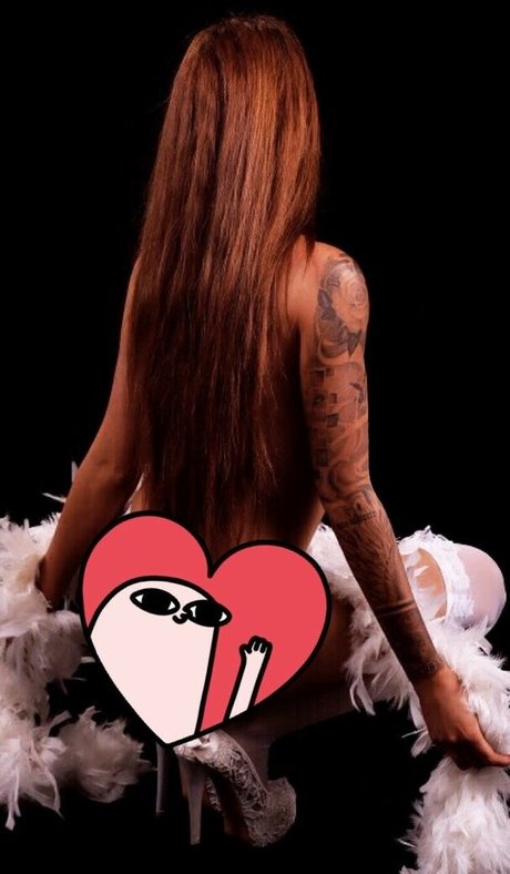 Flora Tabi star adult image