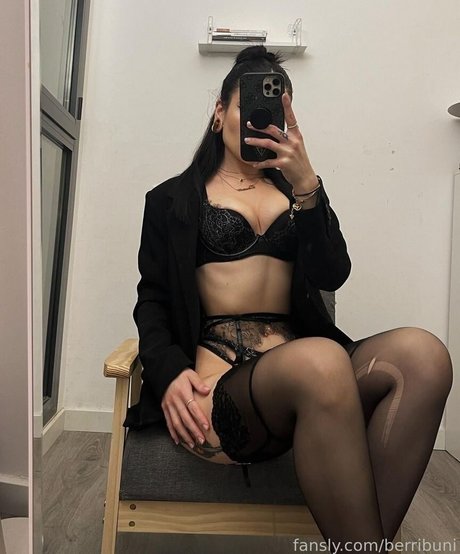 Berry Bunny porn model photos