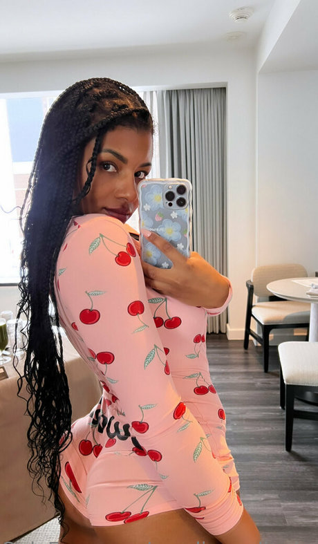 carolinneoliveirafree sex model picture