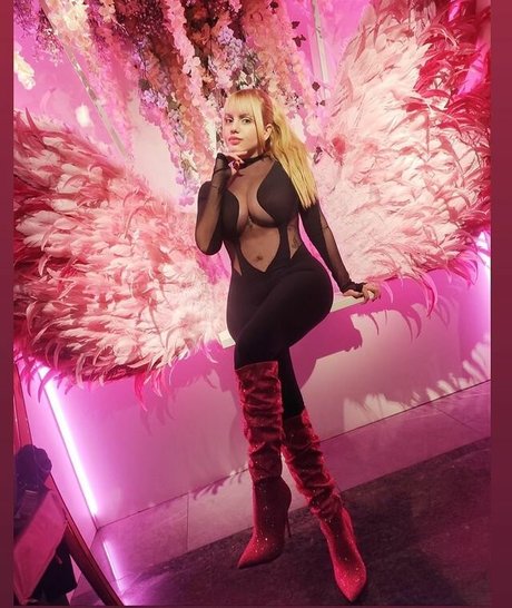 Luana88chloe pornstar nude image