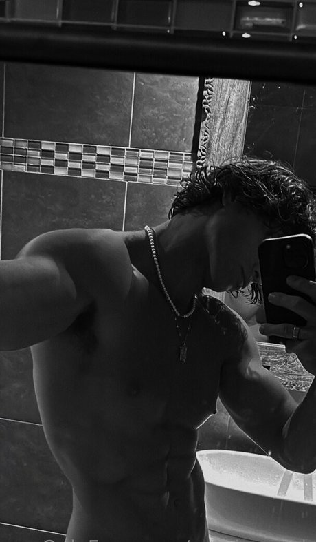 ladorian Profile pic