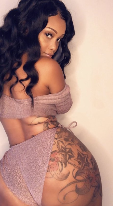 Ms Fernandes25 pornstar naked pics