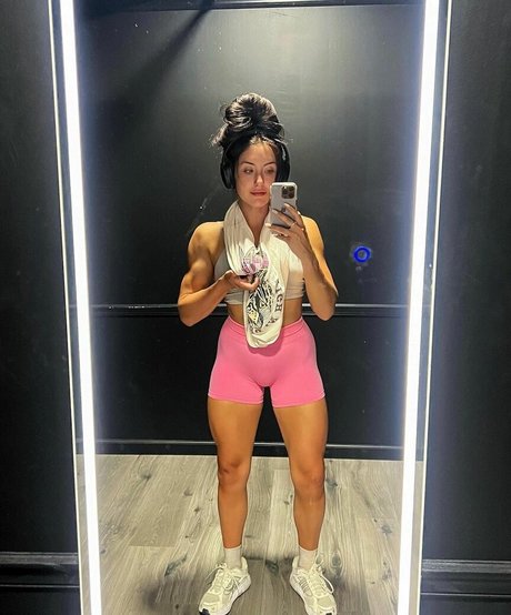 Brooklyn Hillenbrand porn star photos