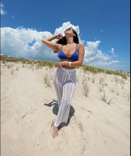 Lisa Sandson adult model photo