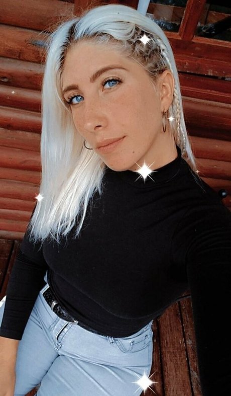 angelbetween nice actress galleries