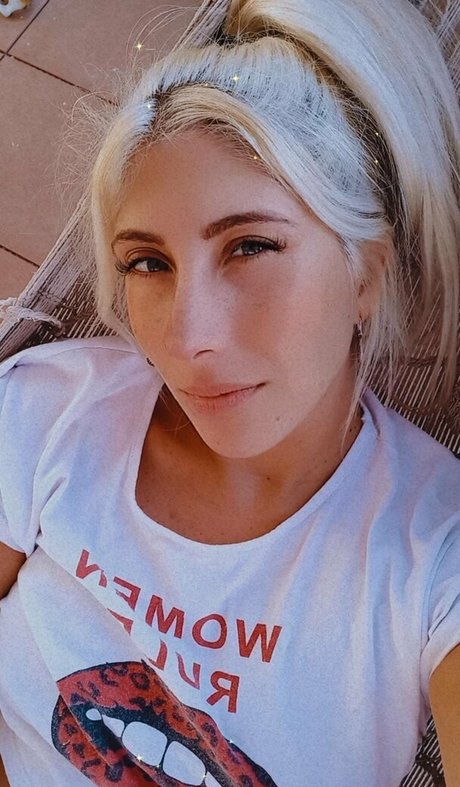 angelbetween naked pornstar photo