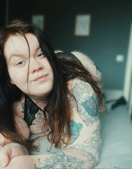 queenrixu7free star sexy photo