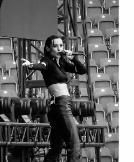 Jehnny Beth xxx star pic