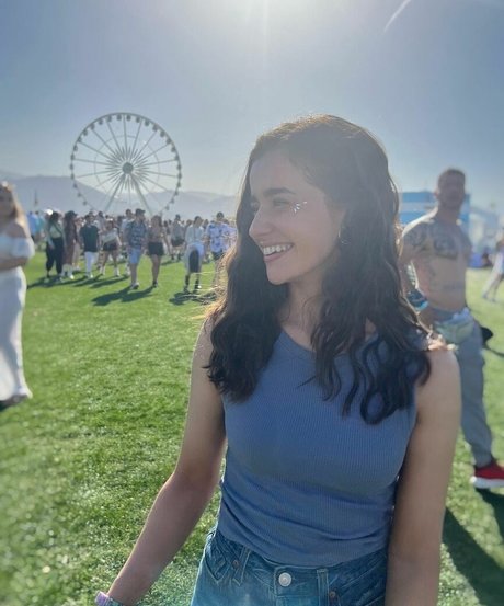 Holly Earl sex pornstar pictures