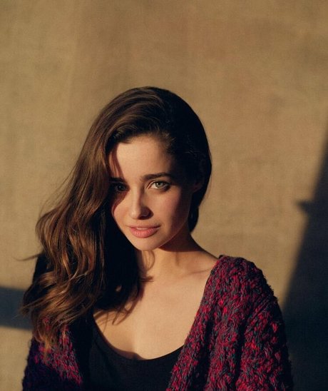 Holly Earl Profile pic